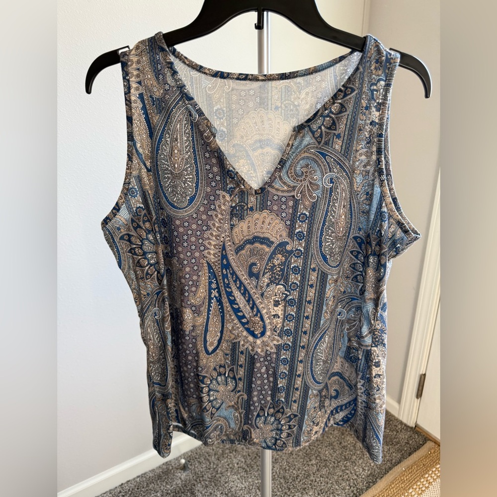 Paisley Print Sleeveless Top size XL‎